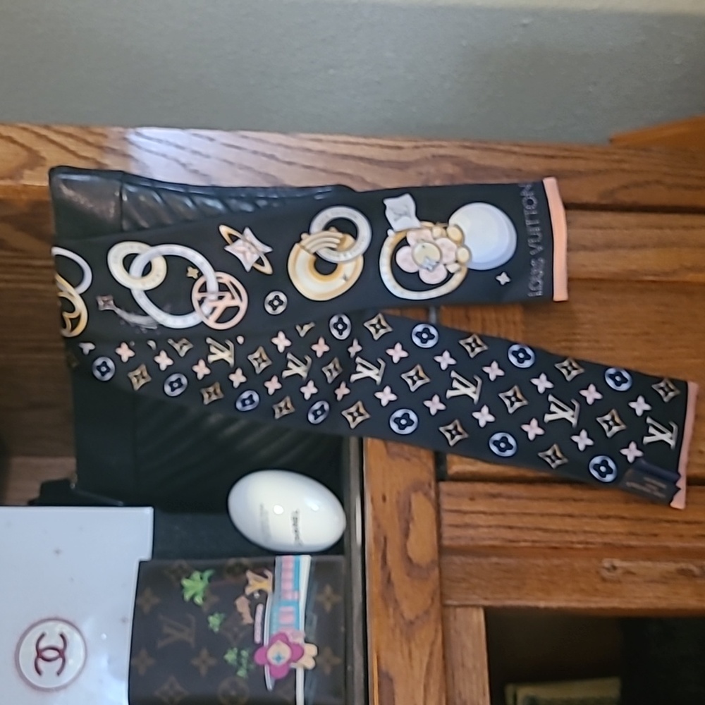 LV banduea scarf rare holiday limited edition Vivienne